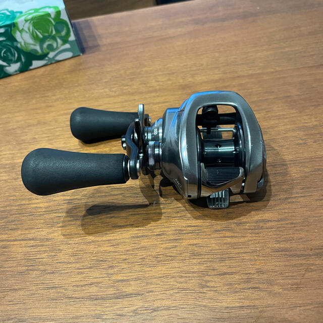 SHIMANO(シマノ)のシマノ バンタムMGL HG LEFT(左) スポーツ/アウトドアのフィッシング(リール)の商品写真