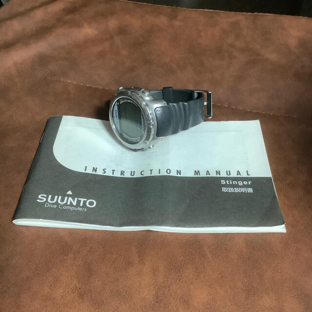 ダイビングコンピュータ スティンガー スント SUUNTO 柔らかな質感の