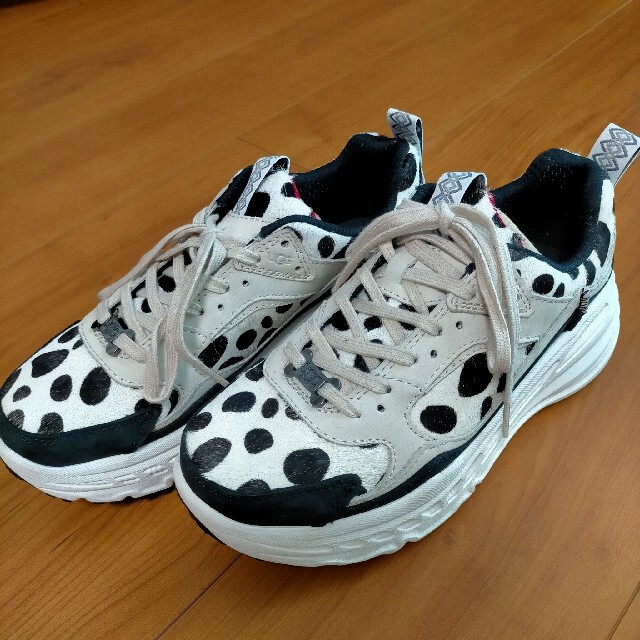 UGG アグ CA805 Dalmatian 24