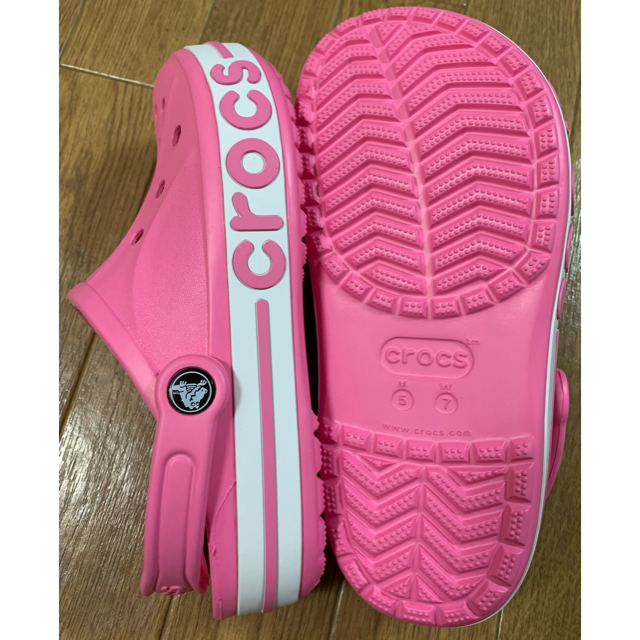 crocs(クロックス)のさち様クロックスサンダル　ピンク＋イエロー2足 レディースの靴/シューズ(サンダル)の商品写真