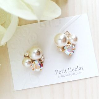 オフホワイトpearl×オーロラスワロフスキーbijouピアス(ピアス)