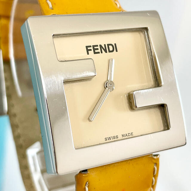 104 FENDI フェンディ時計 レディース腕時計 ズッカ柄 ベージュ 人気