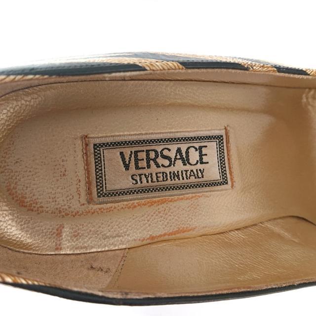 VERSACE(ヴェルサーチ)のヴェルサーチ 37 レディース - 虎柄 レザー レディースの靴/シューズ(ハイヒール/パンプス)の商品写真