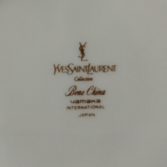 Yves Saint Laurent Beaute(イヴサンローランボーテ)の【イブ・サンローラン】リボン柄　ボウル皿 インテリア/住まい/日用品のキッチン/食器(食器)の商品写真