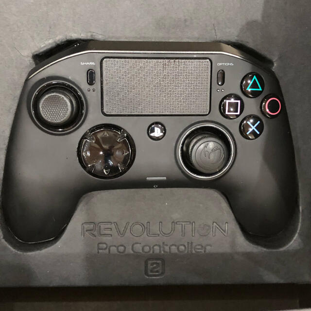 PlayStation4(プレイステーション4)のNACON REVOLUTION Pro Controller 2 エンタメ/ホビーのゲームソフト/ゲーム機本体(家庭用ゲーム機本体)の商品写真