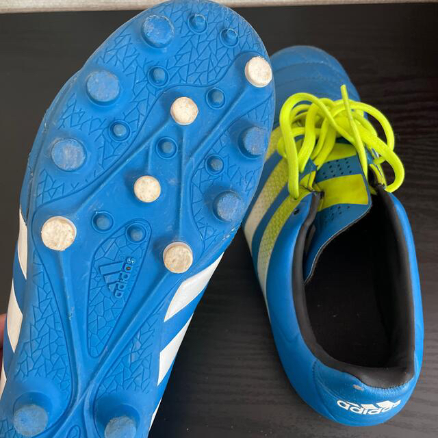 adidas(アディダス)のadidas✴︎スパイク✴︎22.5センチ スポーツ/アウトドアのサッカー/フットサル(シューズ)の商品写真