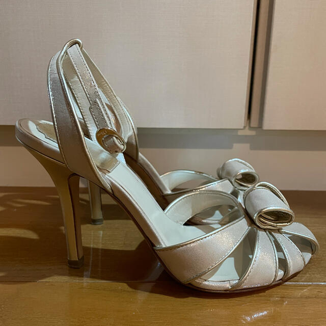 Christian Dior(クリスチャンディオール)のお買い得❣️Dior ゴールド❣️サンダルヒール美品です レディースの靴/シューズ(サンダル)の商品写真