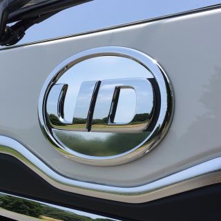 高品質❗️UD トラック エンブレム ステッカー メッキ マグネットタイプ(車外アクセサリ)