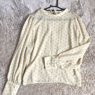 マウジー(moussy)のmoussy ドット柄ブラウス(シャツ/ブラウス(半袖/袖なし))