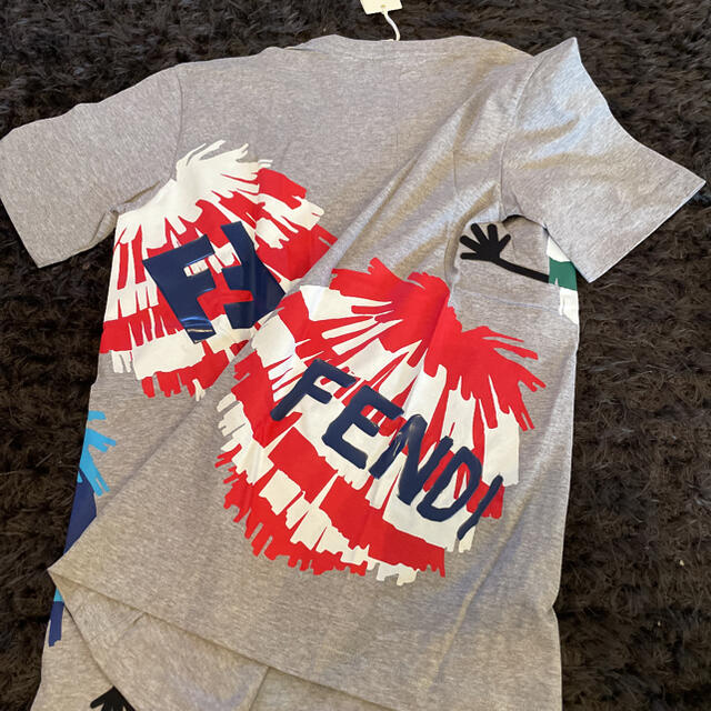 国産在庫あ FENDI - 新品未使用 FENDI プリント Tシャツの通販 by