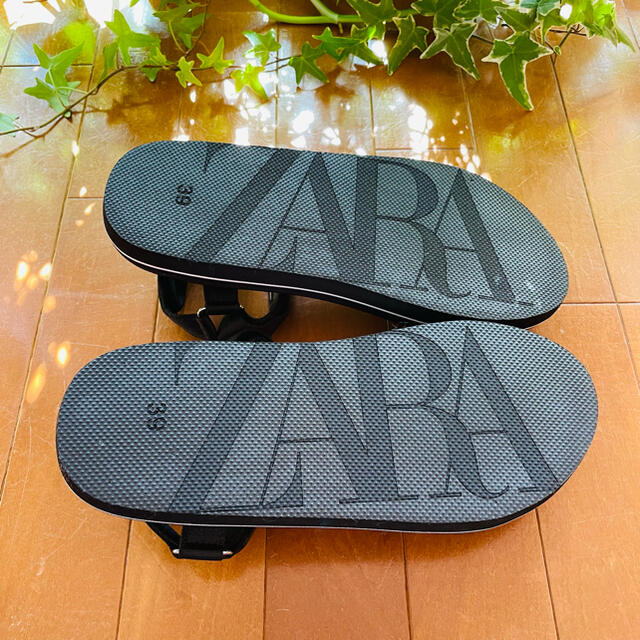 ZARA(ザラ)のZARA ビジューサンダル レディースの靴/シューズ(サンダル)の商品写真