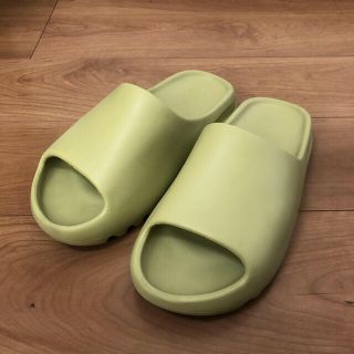 adidas - ADIDAS YEEZY SLIDE RESIN 28.5cm US10の通販 by yknk's shop ...