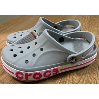 クロックス(crocs)のクロックスサンダル　ライトグレイキャンディピンク　23センチ(サンダル)