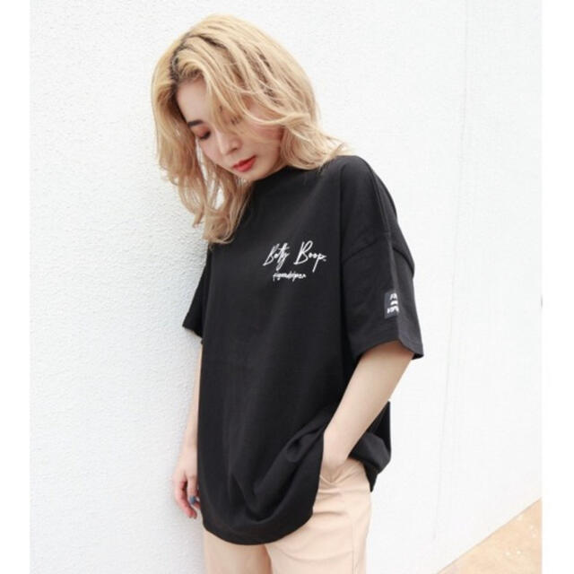 FIG&VIPER(フィグアンドヴァイパー)のFIG&VIPER  Bettyコラボ　Tシャツ　バッグプリント レディースのトップス(Tシャツ(半袖/袖なし))の商品写真