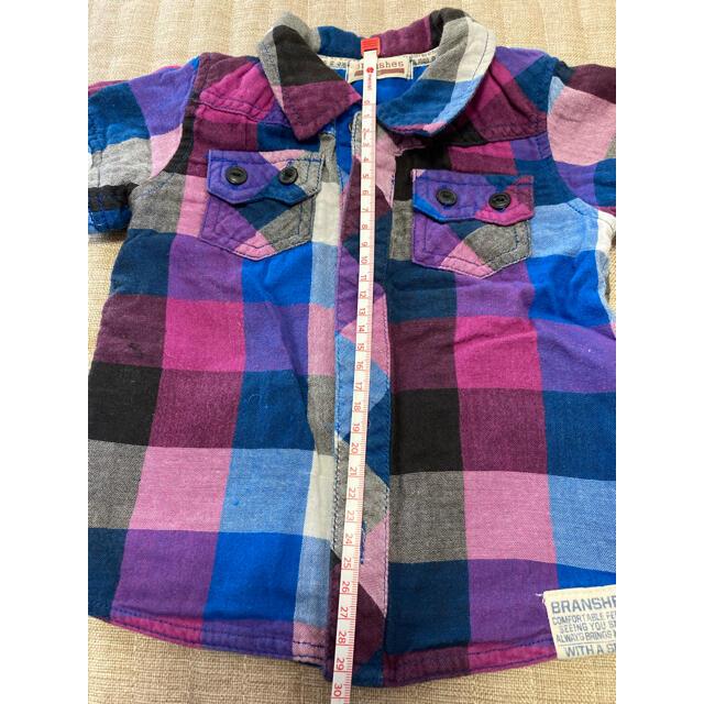 半袖シャツ 紫のチェックシャツ　90㎝　男の子 キッズ/ベビー/マタニティのキッズ服男の子用(90cm~)(ブラウス)の商品写真