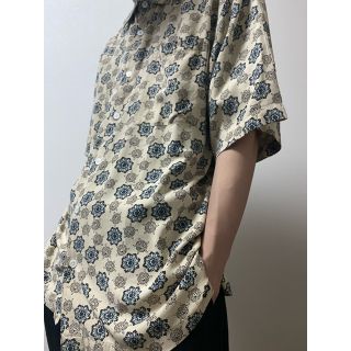 アートヴィンテージ(ART VINTAGE)の【希少】古着　総柄シャツ　シルク100%  不思議柄(シャツ)