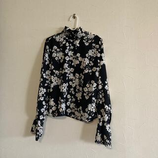 ザラ(ZARA)のZARA ブラウス　ストラディバリウス　花柄ブラウス(シャツ/ブラウス(長袖/七分))