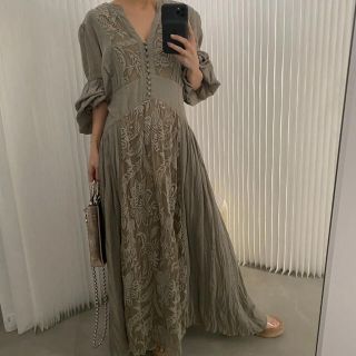 アメリヴィンテージ(Ameri VINTAGE)のMEDI EMBROIDERY TULLE LACE DRESS👗(ロングワンピース/マキシワンピース)