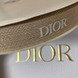 ディオール(Dior)のDior/最新2021✨ベージュ×ホワイトロゴラッピングリボン【3m】(ラッピング/包装)