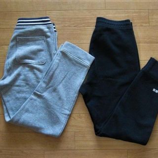 ユニクロ(UNIQLO)のユニクロ・ＧＵ）グレーと黒（１５０）ジャージズボン２点セット☆(パンツ/スパッツ)