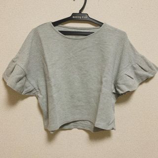 ローリーズファーム(LOWRYS FARM)のLOWRYS FARM ローリーズファーム　灰色　グレー　袖フリル　ティシャツ(Tシャツ(半袖/袖なし))