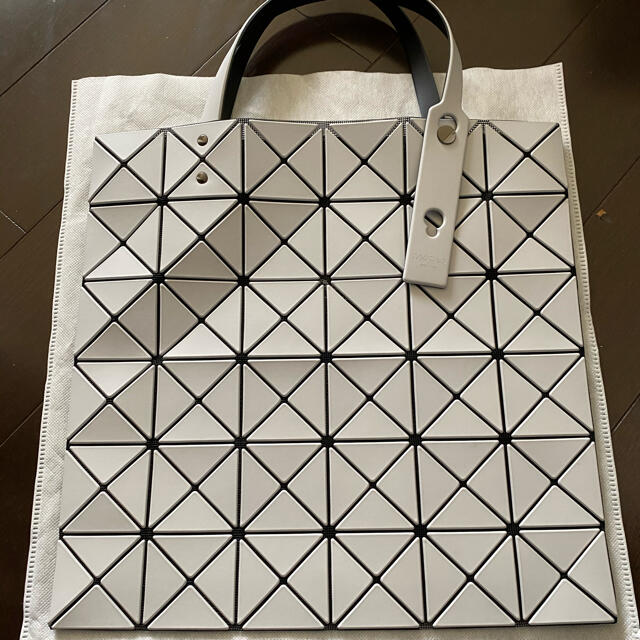 ISSEY MIYAKE(イッセイミヤケ)の⭐︎BAOBAOルーセント3月限定ダブルカラー レディースのバッグ(トートバッグ)の商品写真