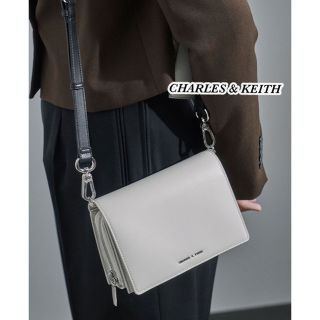 チャールズアンドキース(Charles and Keith)の【CHARLES & KEITH】マルチ　ウォレットショルダーバッグ(ショルダーバッグ)