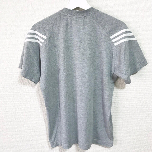 adidas(アディダス)の90s adidas Tシャツ グレー 古着 ワンポイントロゴ メンズのトップス(Tシャツ/カットソー(半袖/袖なし))の商品写真