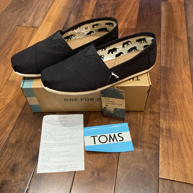TOMS(トムズ)のTOMS Classic Black Canvas 26.5cm メンズの靴/シューズ(スリッポン/モカシン)の商品写真