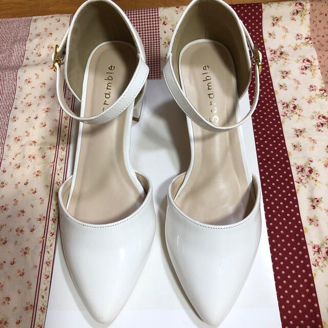 パンプス　ホワイト　M レディースの靴/シューズ(ハイヒール/パンプス)の商品写真