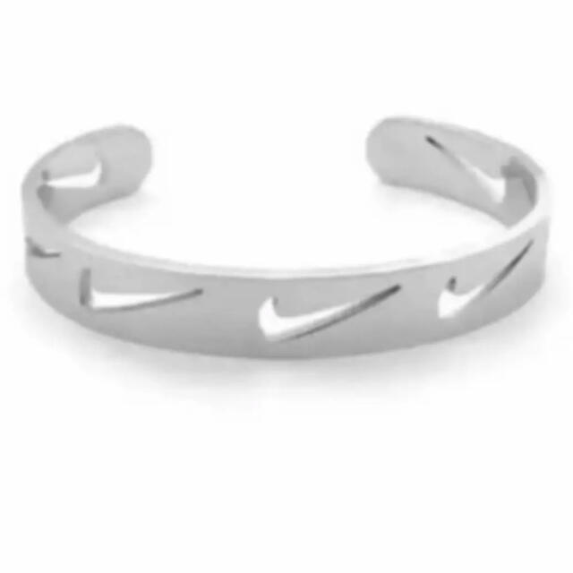 NIKE(ナイキ)のNIKE バングル　ナイキ　ブレスレット メンズのアクセサリー(ブレスレット)の商品写真