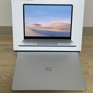 マイクロソフト(Microsoft)のSurface Laptop Go プラチナ　256GB (ノートPC)