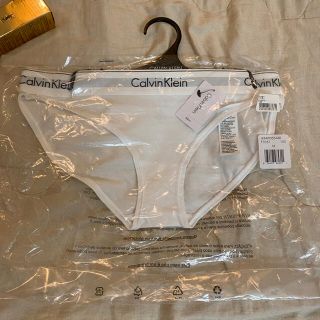 カルバンクライン(Calvin Klein)の今週いっぱいお値引　カルバンクライン　ショーツ　スポーツタイプ　白にブラック文字(ショーツ)