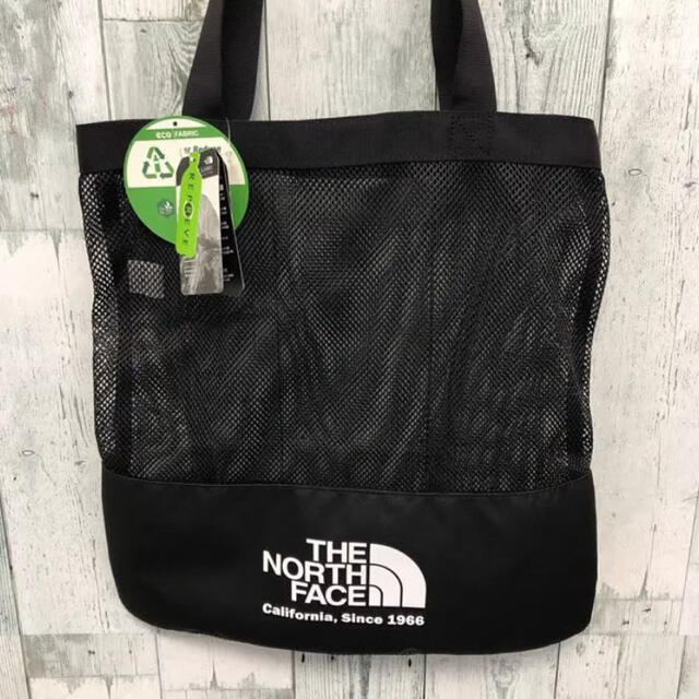 THE NORTH FACE(ザノースフェイス)の【日本未発売】新品　未使用　エコバッグ　ノースフェイス メンズのバッグ(ショルダーバッグ)の商品写真