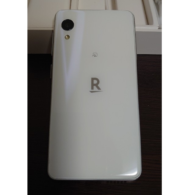 Rakuten(ラクテン)のRakuten mini（ホワイト） スマホ/家電/カメラのスマートフォン/携帯電話(スマートフォン本体)の商品写真