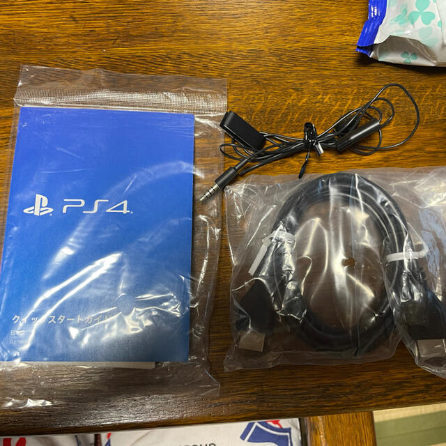 PlayStation4(プレイステーション4)のplay station4 500G おまけ付き 美品 エンタメ/ホビーのゲームソフト/ゲーム機本体(家庭用ゲーム機本体)の商品写真