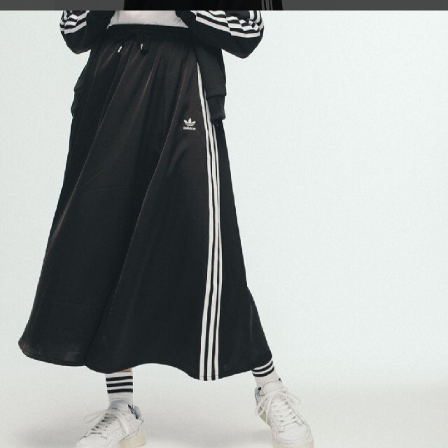 adidas(アディダス)のアディダスオリジナルス ロングスカート レディースのスカート(ロングスカート)の商品写真