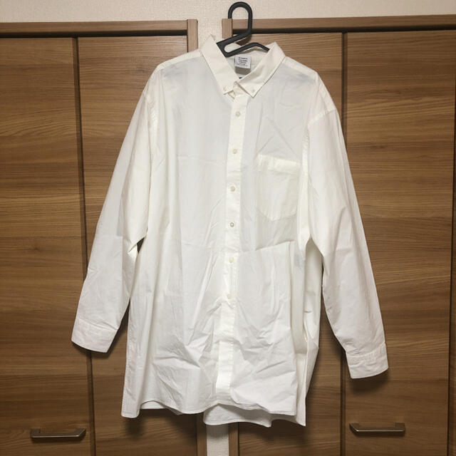Vetements ロゴシャツの通販 by Carousely's shop|ラクマ oversized logo shirt 低価最新作
