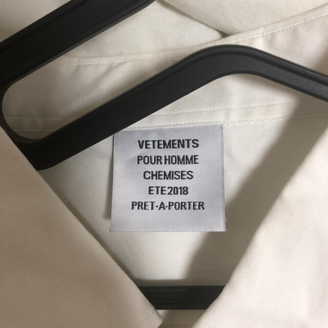 Vetements ロゴシャツの通販 by Carousely's shop|ラクマ oversized logo shirt 低価最新作