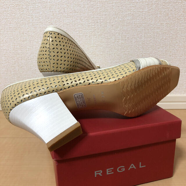 REGAL(リーガル)の新品　オープントゥパンプス　未使用　REGAL  24.5 リーガル レディースの靴/シューズ(ハイヒール/パンプス)の商品写真