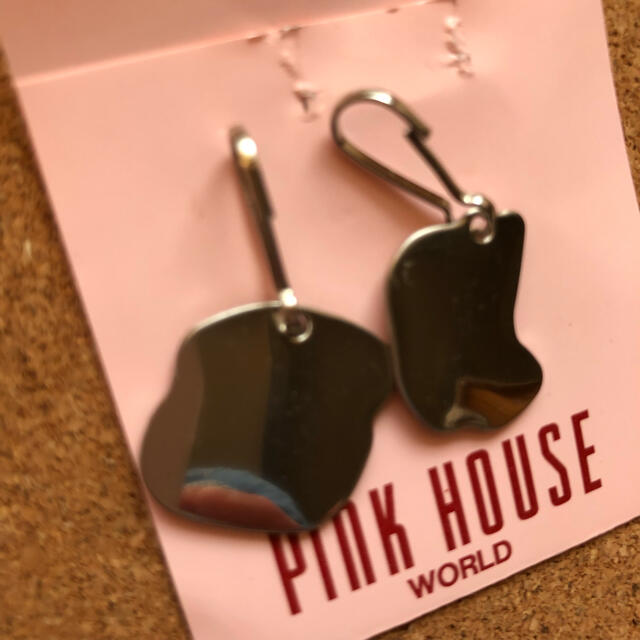 PINK HOUSE(ピンクハウス)の♪専用♪ ピンクハウス ピンバッチ など 3個アソート と ミラー ノベルティ エンタメ/ホビーのコレクション(ノベルティグッズ)の商品写真