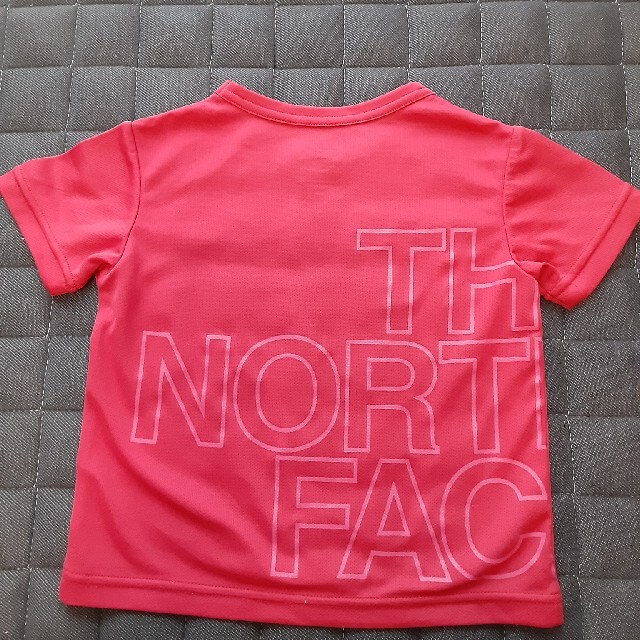 THE NORTH FACE(ザノースフェイス)のTHE NORTH FACE　Tシャツ　100 (90～) キッズ/ベビー/マタニティのキッズ服女の子用(90cm~)(Tシャツ/カットソー)の商品写真