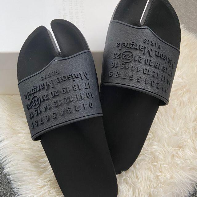 Maison Martin Margiela(マルタンマルジェラ)の新品【メゾンマルジェラ】足袋 タビ Tabiサンダル ブラック メンズの靴/シューズ(サンダル)の商品写真