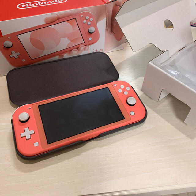 Nintendo Switch Lite  コーラル