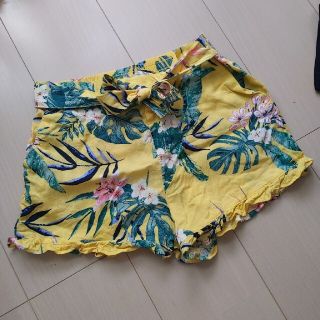 エイチアンドエム(H&M)のはるるき様専用！超美品✨✨　Ｈ&Ｍ女の子150 トロピカルショートパンツ　(パンツ/スパッツ)