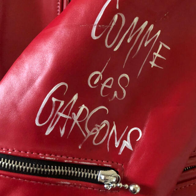 COMME des GARCONS(コムデギャルソン)のportersin様専用 コムデギャルソン青山店限定ルイスレザー赤44新品未使用 メンズのジャケット/アウター(ライダースジャケット)の商品写真