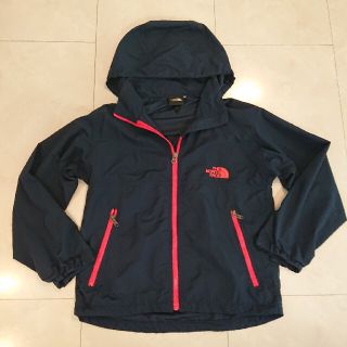 ザノースフェイス(THE NORTH FACE)の美品 ノースフェイス 140cm キッズ ウィンドブレーカー 紺ピンク パーカー(ジャケット/上着)