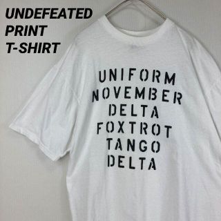 アンディフィーテッド(UNDEFEATED)のUNDEFEATED ステンシル　プリントバックプリントTシャツ　白サイズM古着(Tシャツ/カットソー(半袖/袖なし))