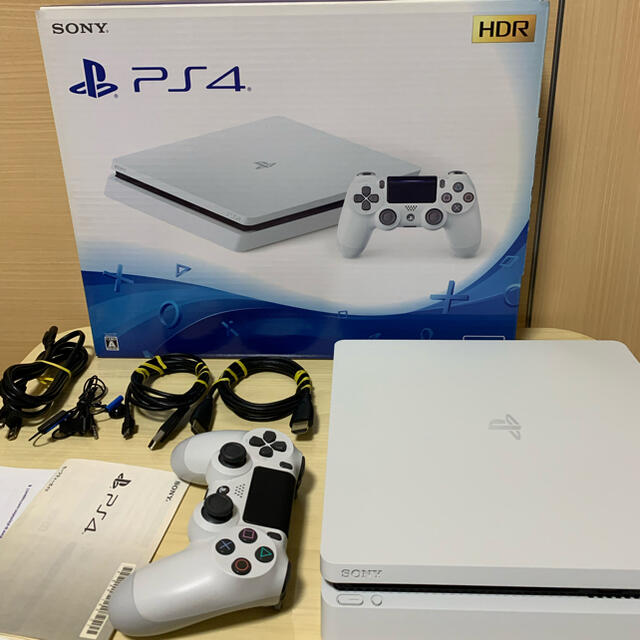 PlayStation4(プレイステーション4)のps4 本体　500G ホワイト エンタメ/ホビーのゲームソフト/ゲーム機本体(家庭用ゲーム機本体)の商品写真