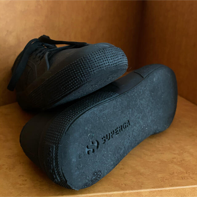 SUPERGA(スペルガ)のSUPERGA 黒 レイン スニーカー ラバーシューズ レディースの靴/シューズ(レインブーツ/長靴)の商品写真